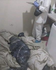 Leš u stanu i forenzičar u belom