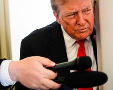 Vladimir Putin Donald Tramp 31 AP Julia Demaree Nikhinson.jpg