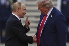Vladimir Putin Donald Tramp 11 AP Julia Demaree Nikhinson.jpg