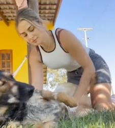 Anđela Bulut na svojoj farmi u Brazilskom selu (3).png