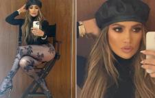 Dženifer Lopez selfi u ogledalu sa beretkom na glavi