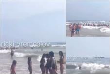 Velika površina obale na Velikoj plaži kod Ulcinja je poplavljena usled talasa i strujanja vode.