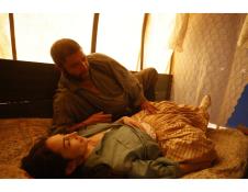 Fotografije iza scene koje Costner koristi kao dokaz na sudu.