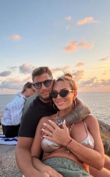 Iva Bojanović, verenica pevača Joce Stefanovića, pozira na obali mora