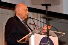 Moris Templsmen za govornicom