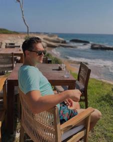 Miloš Biković sa ženom na Kipru