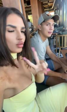 Ena Čolić na rućku sa Pejom