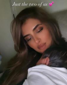 Princeza Šaika sa bebom.jpg