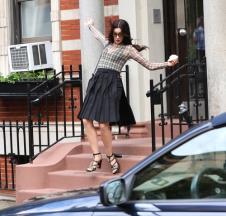 En Hatavej na setu filma Đavo nosi Pradu 2 pala niz stepenice