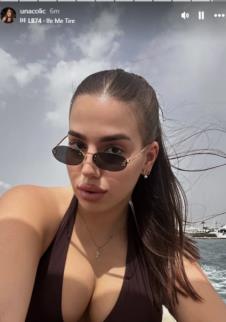 Una Čolić pokazala grudi