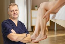 dr Dario Jocić/žena se drži za listove, koncept bol u nozi