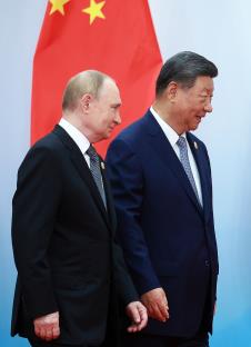 x02 EPA Vladimir Smirnovsputnikkremlin.jpg