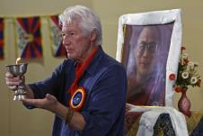 Ričard Gir rođen kao hršćanin nakon upoznavanja Dalaj Lame postao je budista