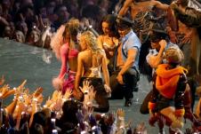 Sabrina Karpenter nastupa na MTV VMA 2025