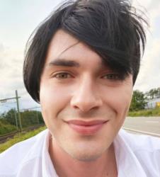 Danijela Pinter oblači se kao žena