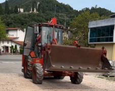 Vesna Milićević vozi bager