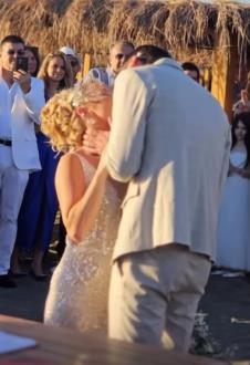 Bojana Đurašković i Marko Milošević venčali se na plaži (2).png