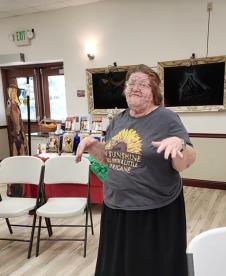 Mercedes Kristesen drži predavanje.jpg