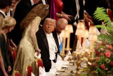 Donald Tramp na svečanoj večeri u Vindzor palati kod britanske kraljevske porodice