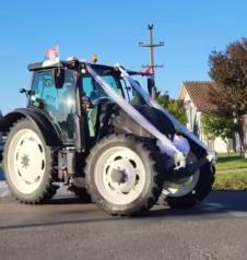 svatovi traktor1.jpg