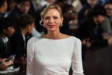 Princeza Šarlin od Monaka očarala je belim minimalističkim stilom