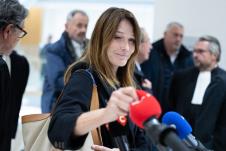 Karla Bruni bacila mikrofon nakon što je njen muž osuđen na 5 godina zatvora