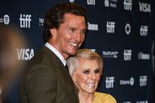 Metju Mekonahi sa majkom