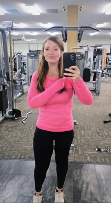 Leksi Rid u teretani pravi selfi posle gubitka kilograma.jpg