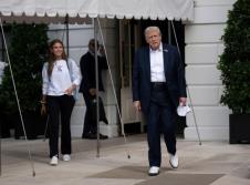 Donald Tramp i Kai Tramp ispred Bele kuće