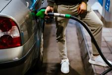 Točenje goriva na pumpi