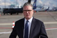 Kir Starmer na aerodromu