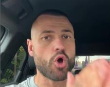 Dan Hankok u kolima.jpg