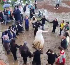 svadba u blatu (1).jpg