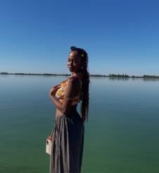 Džulijan Abasa na Palićkom jezeru.jpg