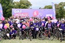 Učesnici biciklističke trke podržke Daj(mo) pedalu raku