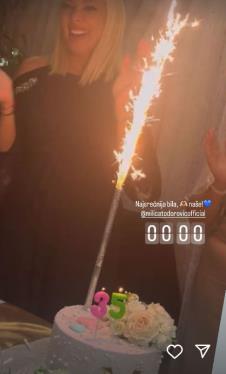 Milica Todorović pokazala trudnički stomak