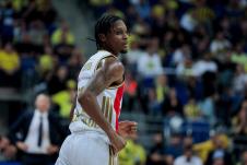 Tajson Karter u dresu Crvene zvezde