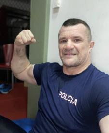 Mirko Filipović vežba