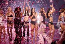 Ešli Grejem  Viktorija Sikret