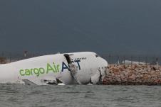 avion Boing izleteo sa piste Hong Kong (4).jpg