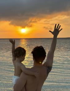 Biković sa sinom uživa na Maldivima (3).png