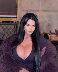 Kiki Nikolić pokazala dekolte