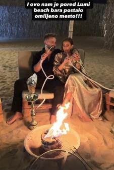 Savo Džehverović i Adriana Kadar uživaju u zalasku sunca u pustinji