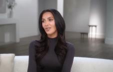 Kim Kardašijan u crnoj rolci