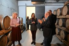 Adrijana Mesarović u poseti negotinskoj vinariji