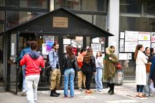 Studenti ispred filozofskog fakulteta u Beogradu