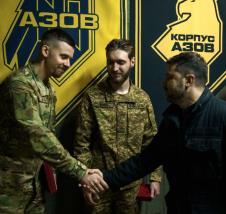Volodimir Zelenski Azov ukrajinska vojska.jpg