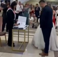 Mladenci na građanskom venčanju