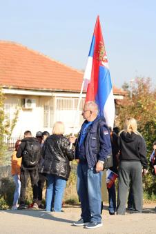 Srbi sa KiM koji pešače do Beograda stigli do Petlovog brda