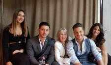 Majka, Sasa,Rade, devojke -).jpg